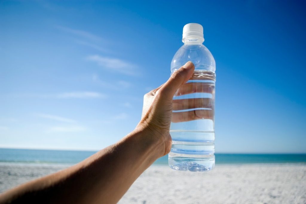 Hoeveel kost een fles water op Ibiza?
